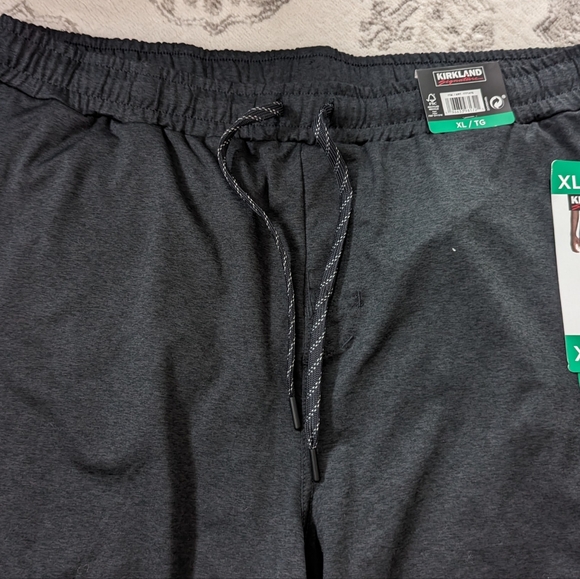 XL Kirkland signature Men's Active jogging pants. - Picture 5 of 6